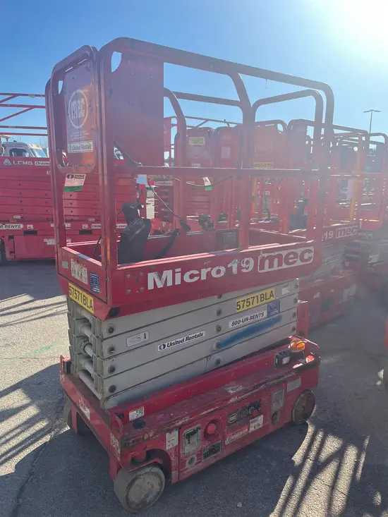 2018 MEC MICRO 19 Scissor Lift