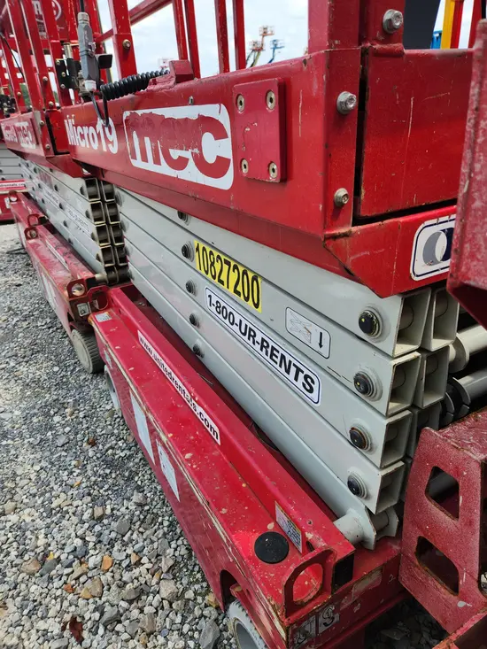 2018 MEC MICRO 19 Scissor Lift