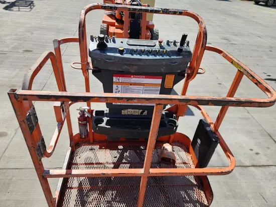 2013 JLG E400AJPN Articulating Boom Lift