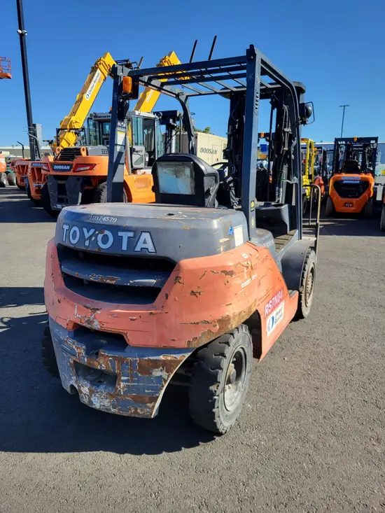 2015 Toyota 8FD35U Warehouse Forklift