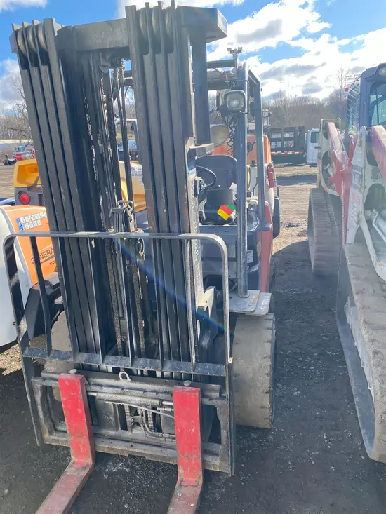 2019 Toyota 8FGU30 Warehouse Forklift