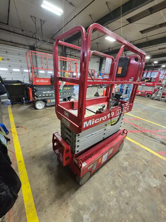 2018 MEC MICRO 19 Scissor Lift