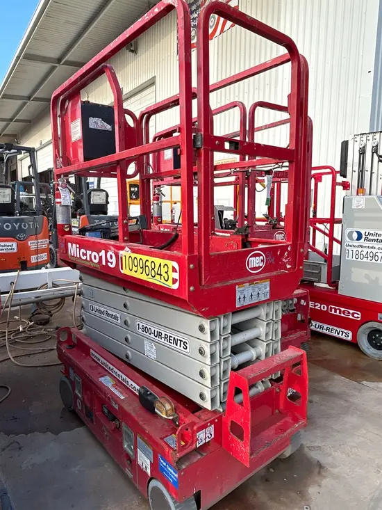 2019 MEC MICRO 19 Scissor Lift