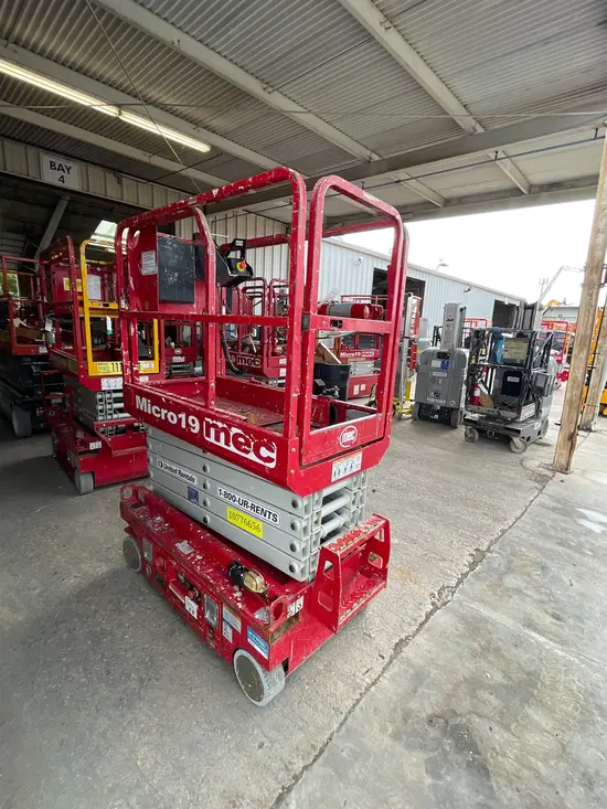 2018 MEC MICRO 19 Scissor Lift