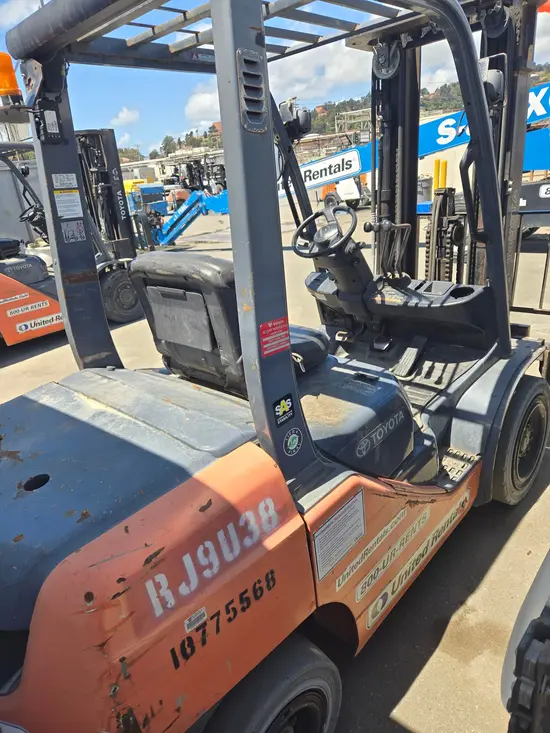 2018 Toyota 8FDU30 Warehouse Forklift