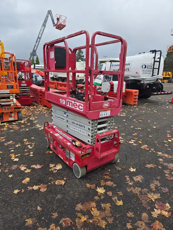 2018 MEC MICRO 19 Scissor Lift