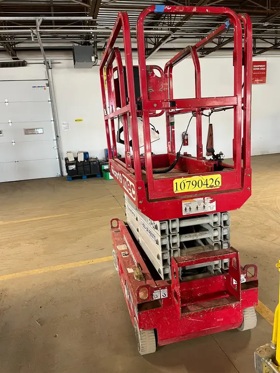2018 MEC MICRO 19 Scissor Lift
