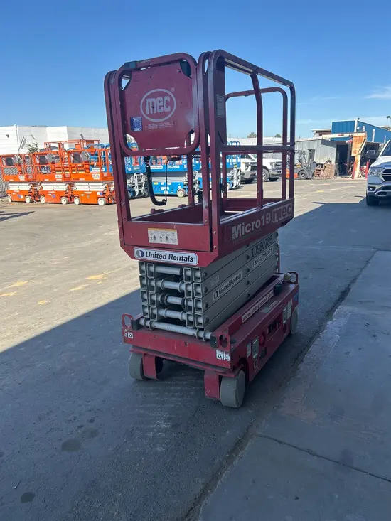 2019 MEC MICRO 19 Scissor Lift