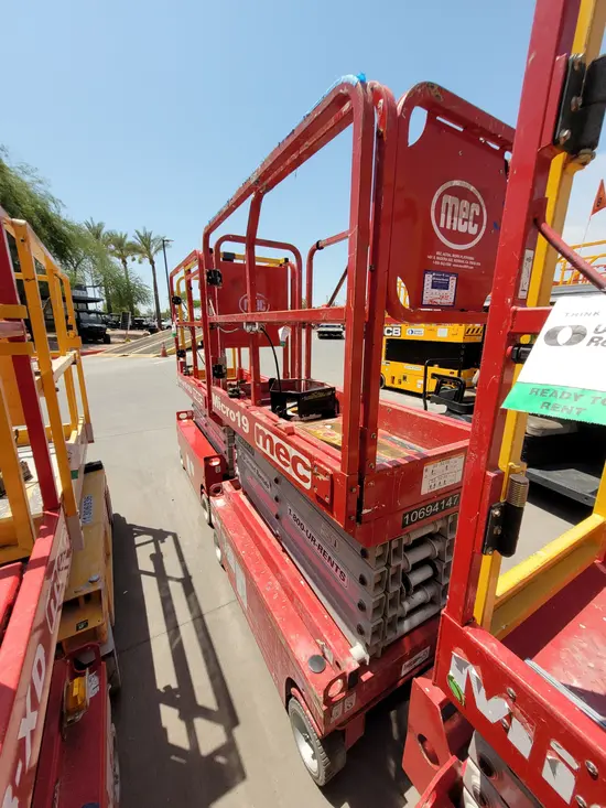 2017 MEC MICRO 19 Scissor Lift