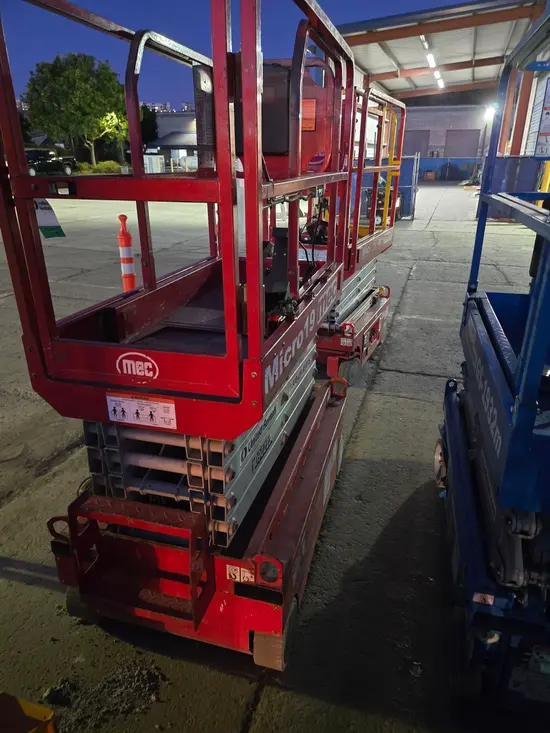 2019 MEC MICRO 19 Scissor Lift