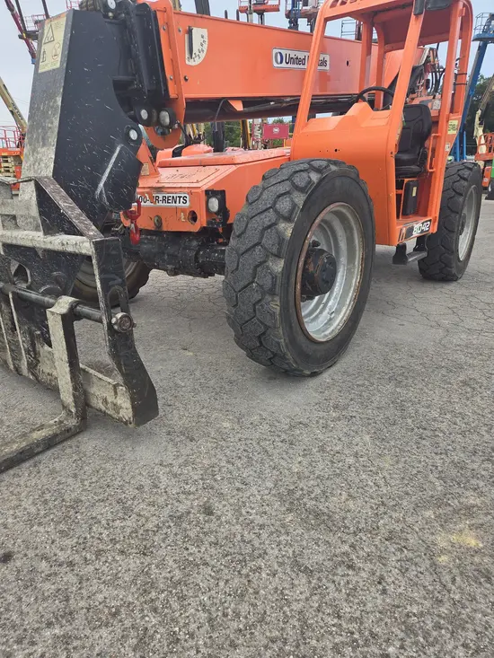 2017 SKYTRAK 8042 Forklift