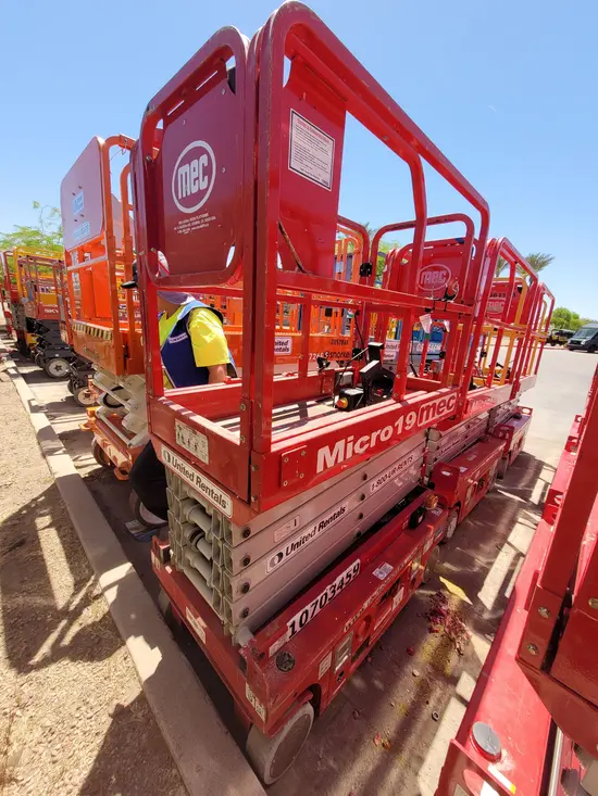 2017 MEC MICRO 19 Scissor Lift