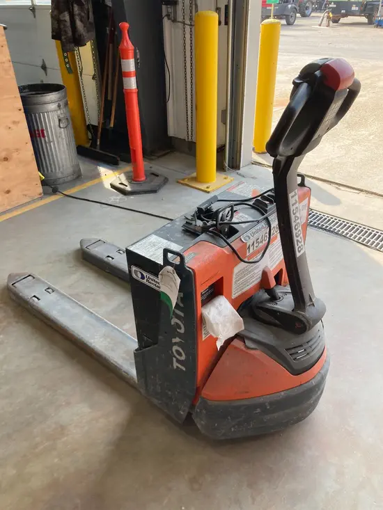 2022 Toyota 8HBW23 Jack