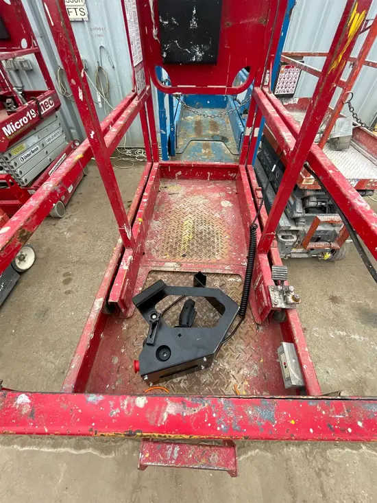 2018 MEC MICRO 19 Scissor Lift