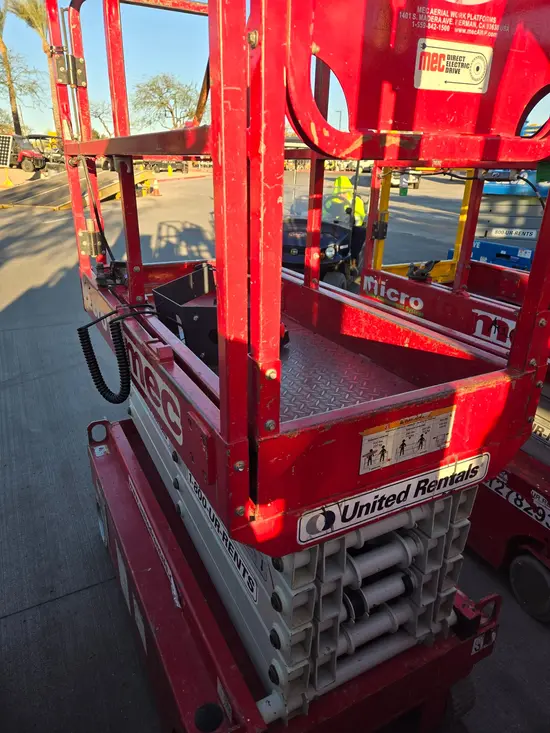 2018 MEC MICRO 19 Scissor Lift
