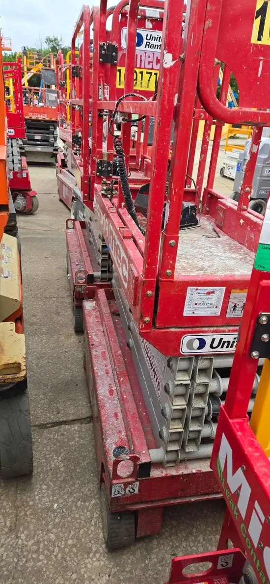 2019 MEC MICRO 19 Scissor Lift