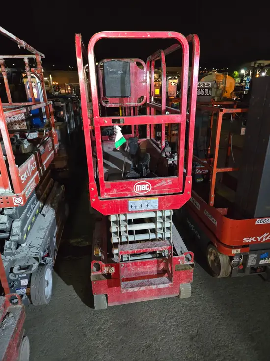 2019 MEC MICRO 19 Scissor Lift