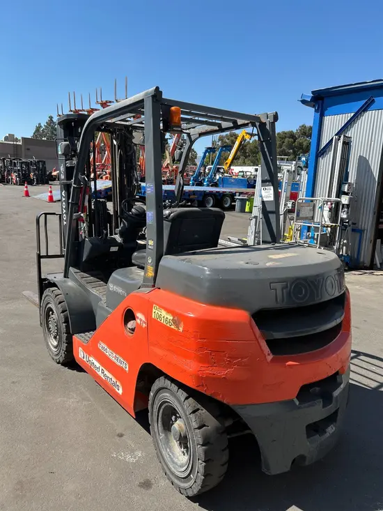 2017 Toyota 8FD35U Warehouse Forklift