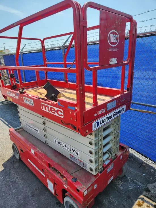 2017 MEC 4046SE Scissor Lift