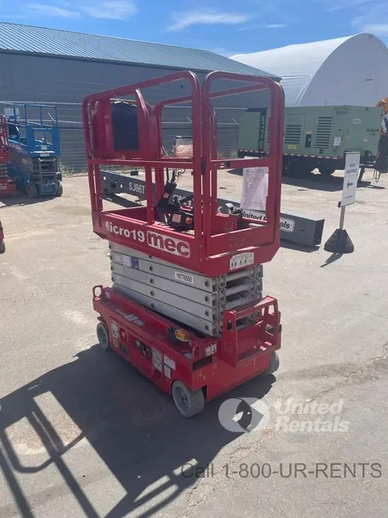 2018 MEC MICRO 19 Scissor Lift