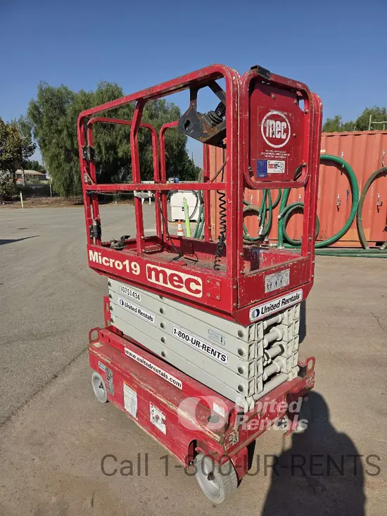 2018 MEC MICRO 19 Scissor Lift