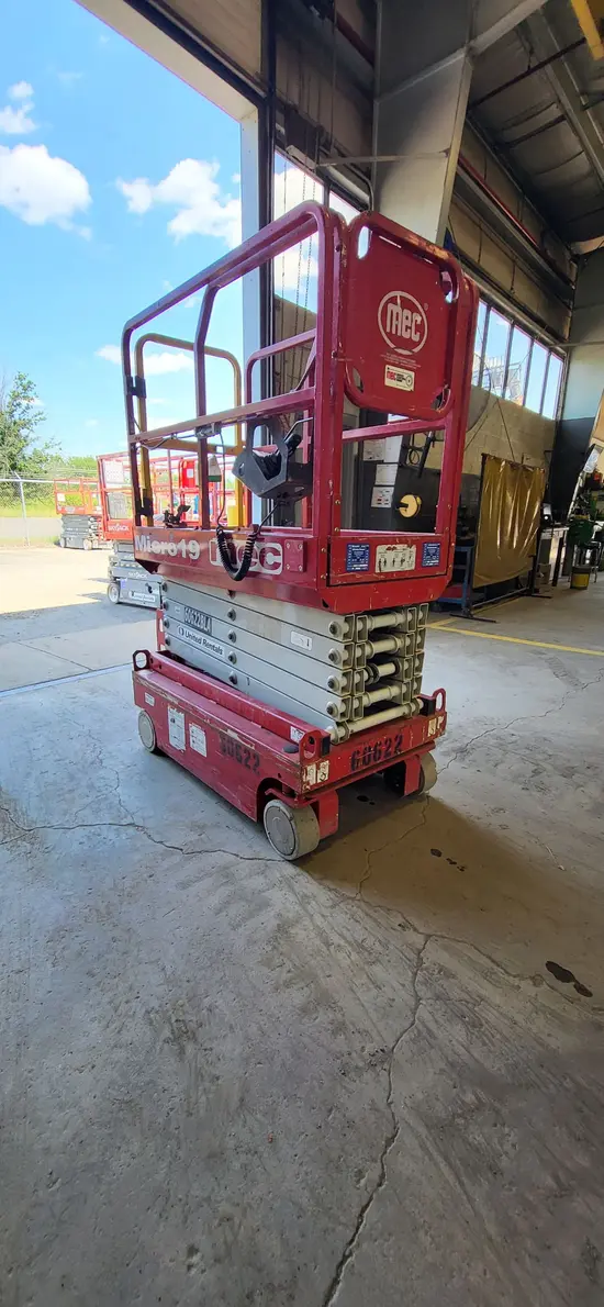 2018 MEC MICRO 19 Scissor Lift