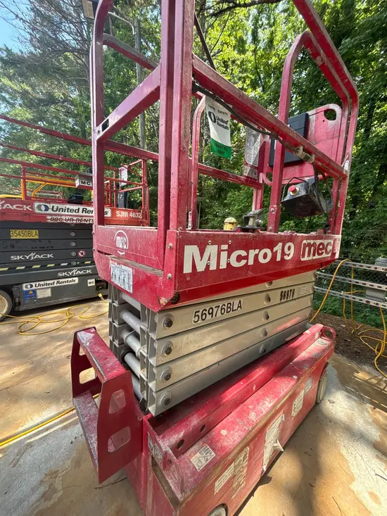 2018 MEC MICRO 19 Scissor Lift