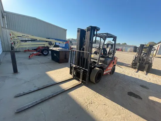 2018 Toyota 8FGU30 Warehouse Forklift