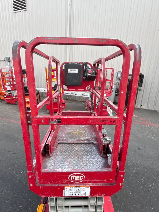 2018 MEC MICRO 19 Scissor Lift