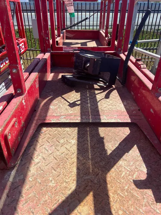 2018 MEC MICRO 19 Scissor Lift