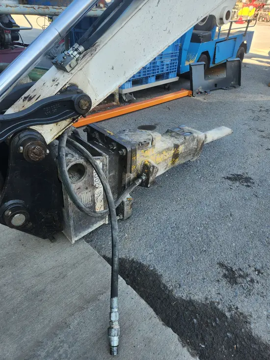 2016 Atlas Copco SB 452 Attachment