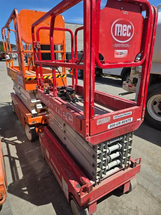 2019 MEC MICRO 19 Scissor Lift