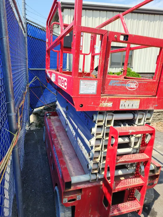 2017 MEC 4046SE Scissor Lift