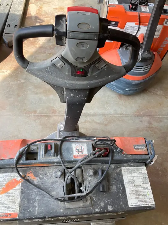 2022 Toyota 8HBW23 Jack