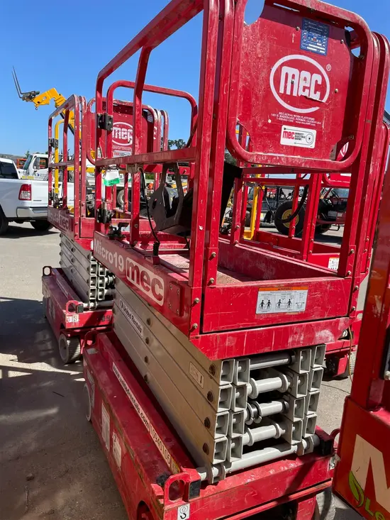 2019 MEC MICRO 19 Scissor Lift
