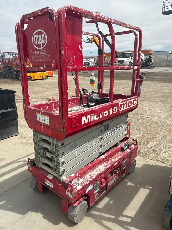 2017 MEC MICRO 19 Scissor Lift