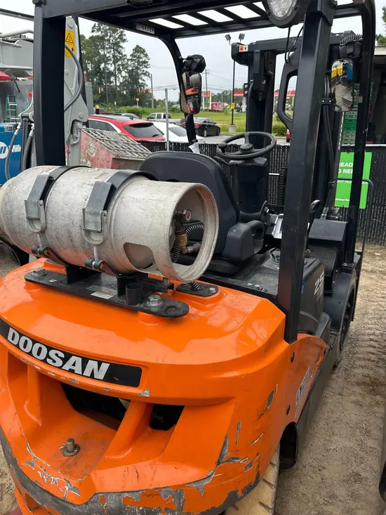 2022 Doosan G25E-7DF Warehouse Forklift