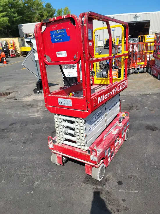2018 MEC MICRO 19 Scissor Lift