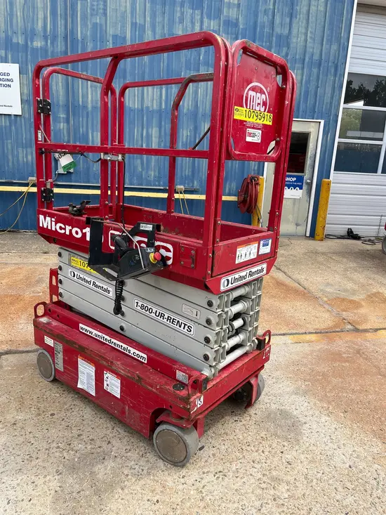 2018 MEC MICRO 19 Scissor Lift