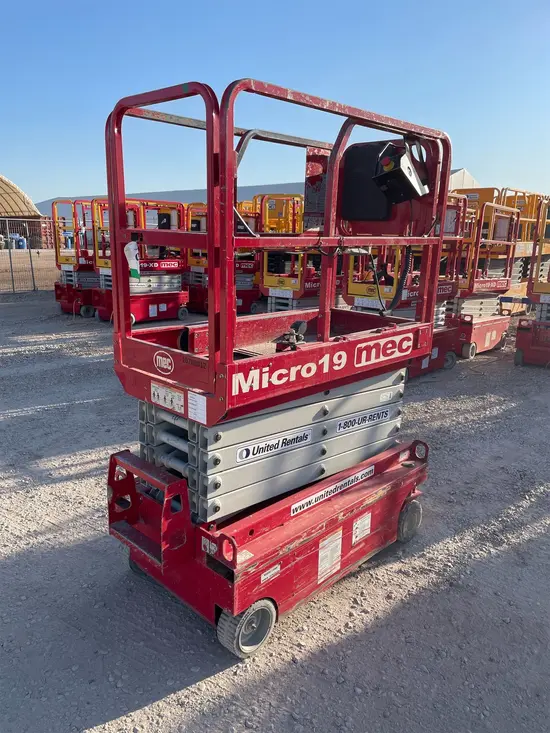 2018 MEC MICRO 19 Scissor Lift