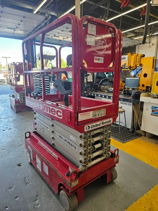 2018 MEC MICRO 19 Scissor Lift