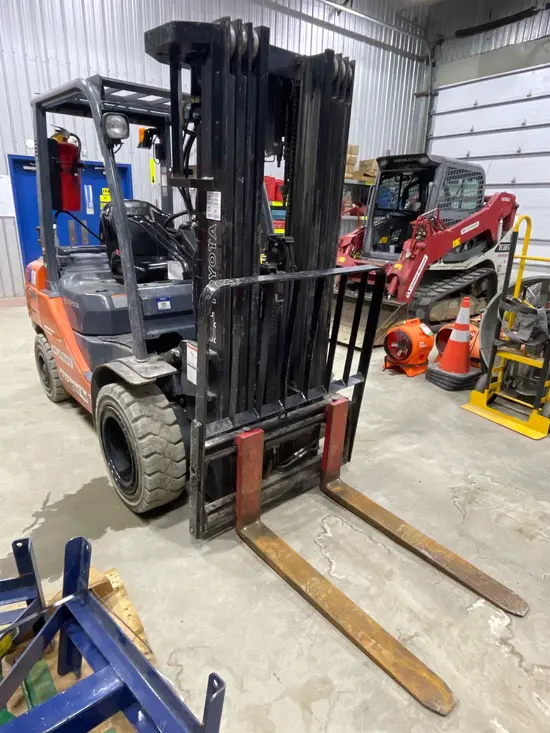 2019 Toyota 8FGU30 Warehouse Forklift