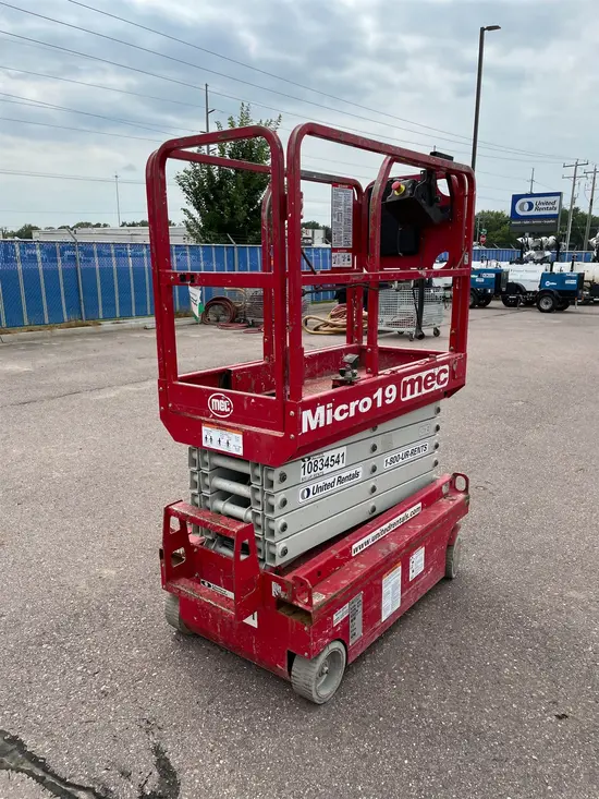2018 MEC MICRO 19 Scissor Lift