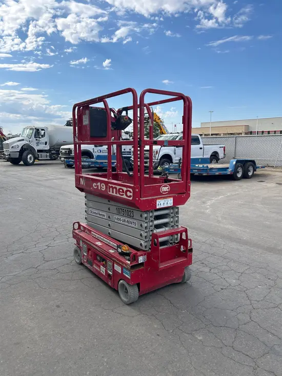 2018 MEC MICRO 19 Scissor Lift