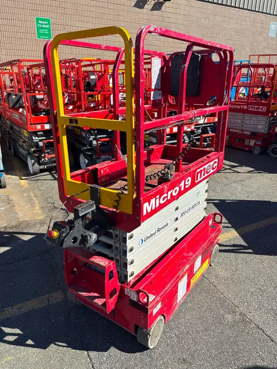 2018 MEC MICRO 19 Scissor Lift