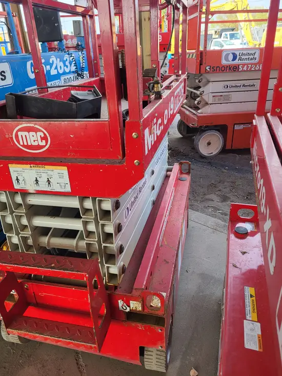 2018 MEC MICRO 19 Scissor Lift