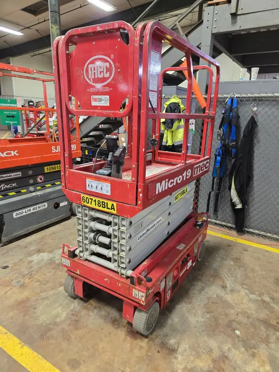 2018 MEC MICRO 19 Scissor Lift