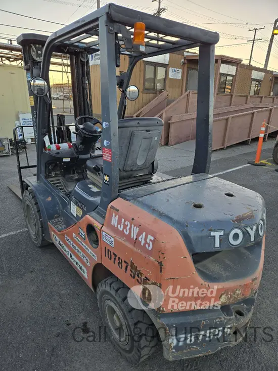 2018 Toyota 8FDU30 Warehouse Forklift