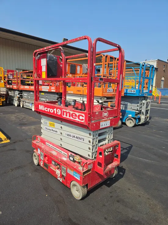 2018 MEC MICRO 19 Scissor Lift