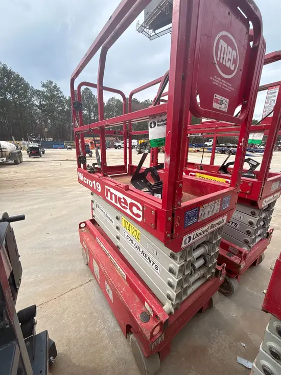 2018 MEC MICRO 19 Scissor Lift
